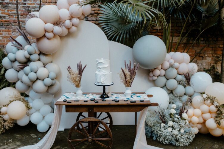 10 wedding balloon decor ideas 1 scaled 1